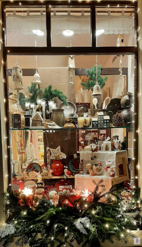 rechtes Ladenfenster